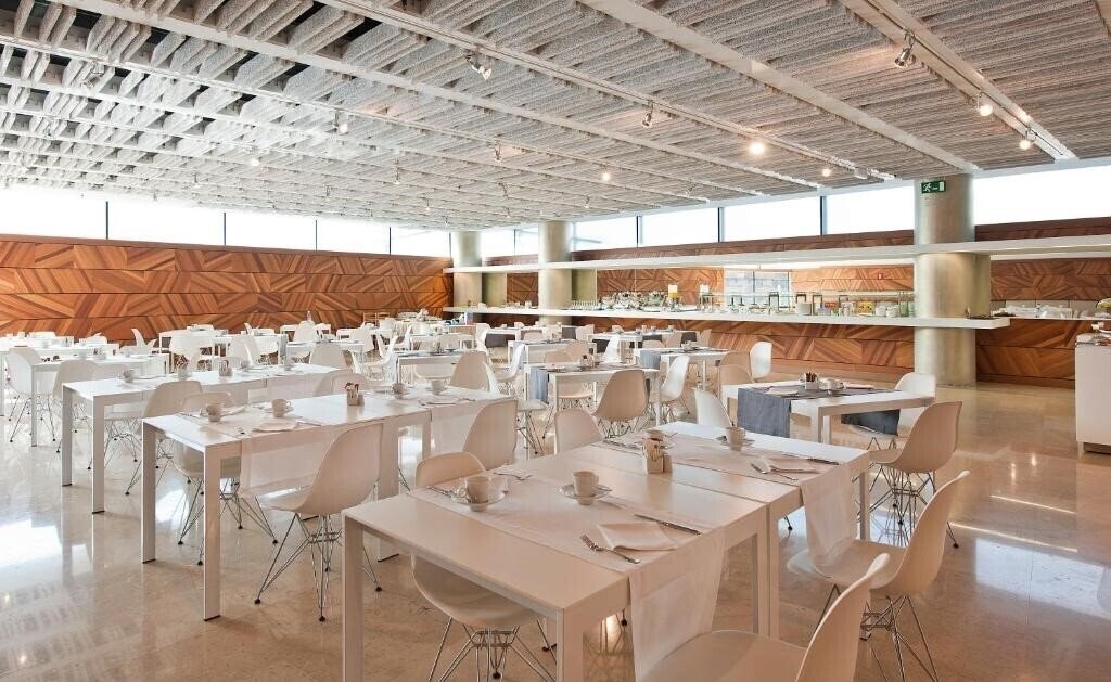 Imaginea Reina Petronila Hotel 5*