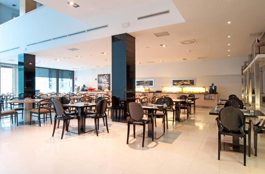 Imaginea Tryp Zaragoza Hotel 4*