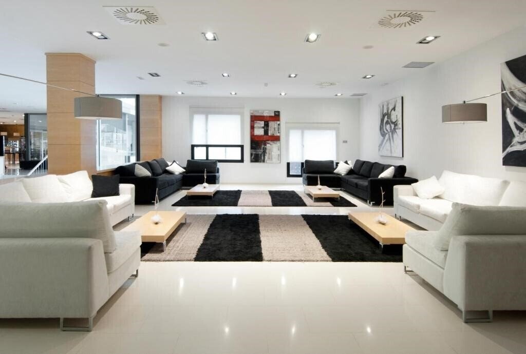 Imaginea Tryp Zaragoza Hotel 4*