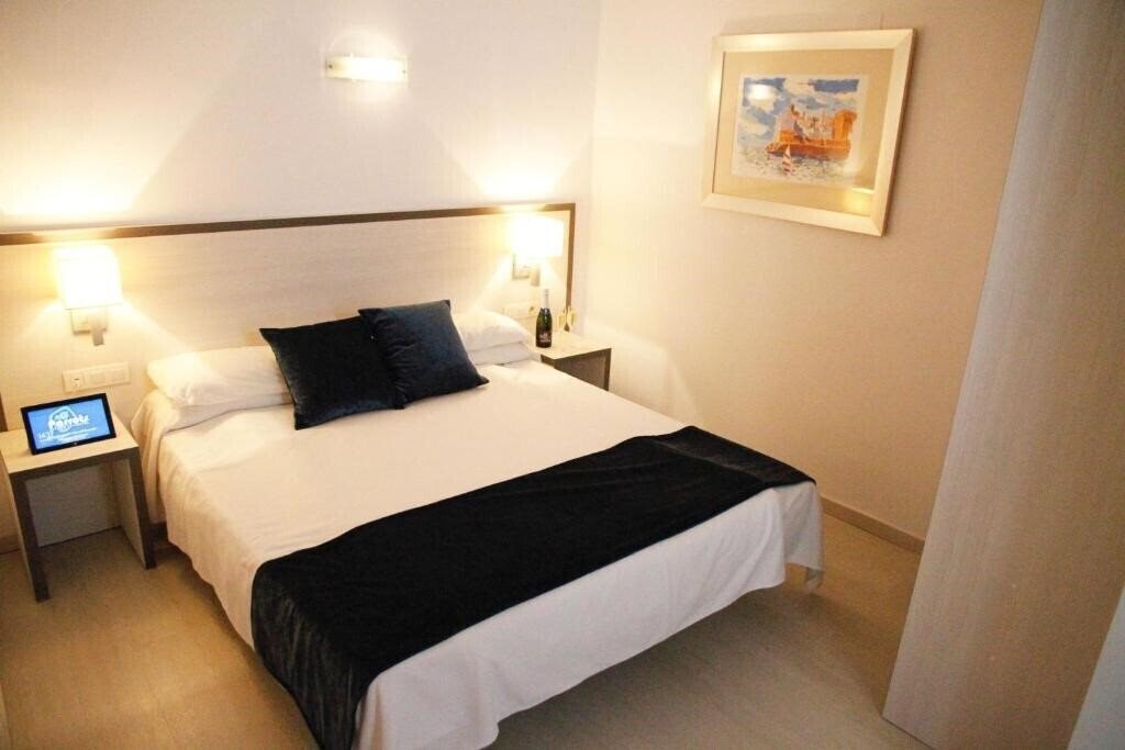 Imaginea Parrots Sitges 3*