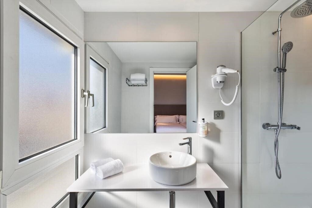 Fotografie B&B Hotel Tarragona Centro Urbis (ex. Sercotel Urbis Centre) 3*