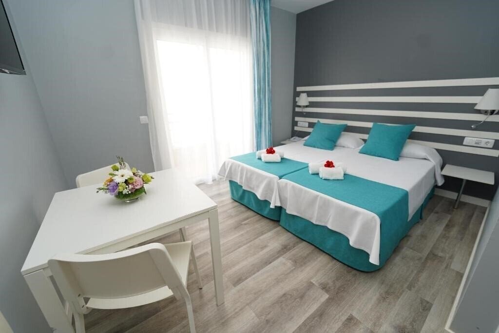 Hotel Bambi Apartments 2*