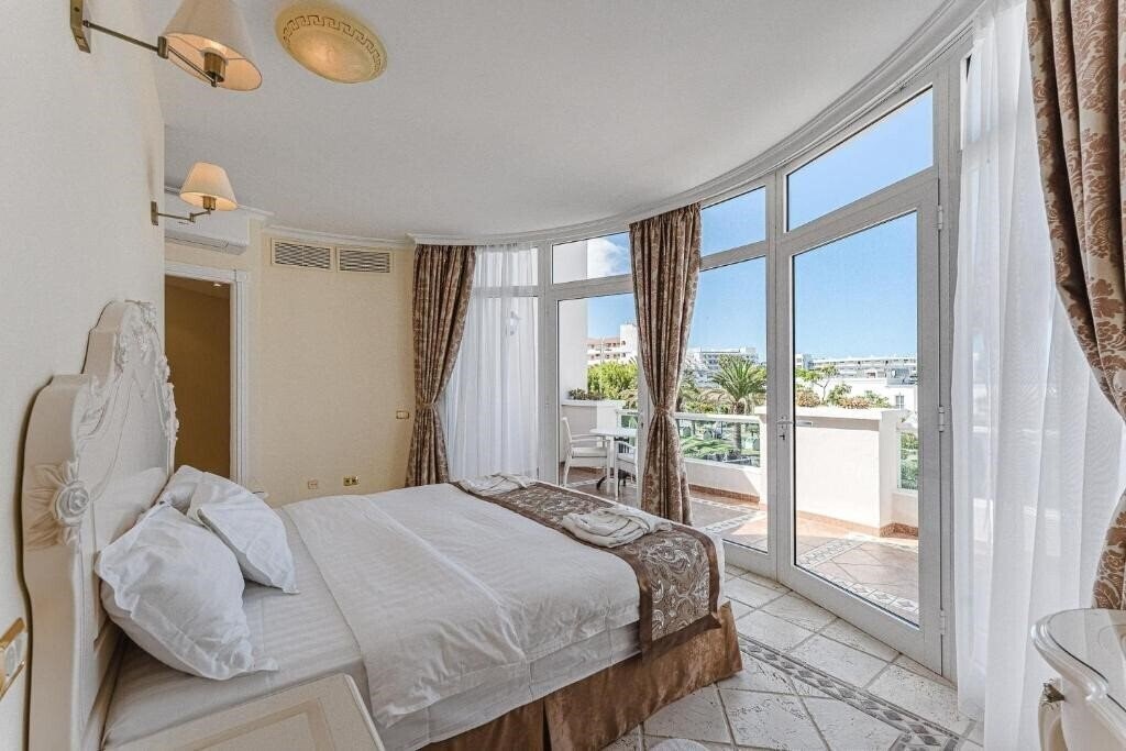 Изображение Flamingo Suites 4*