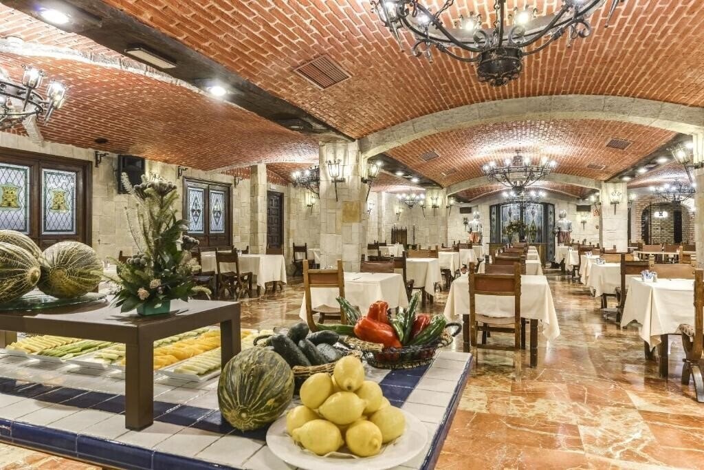 Imaginea Alfonso Vi 4*