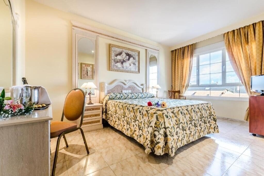 Hotel Roma Aurea 3*