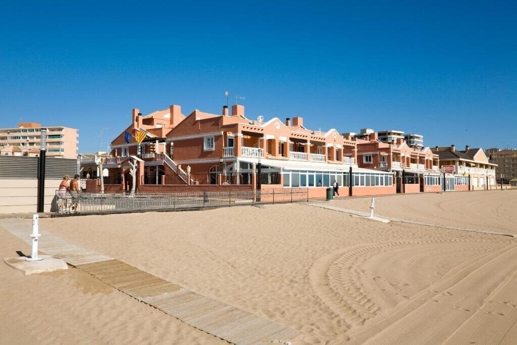 Hotel Lloyds Beach Club 3*