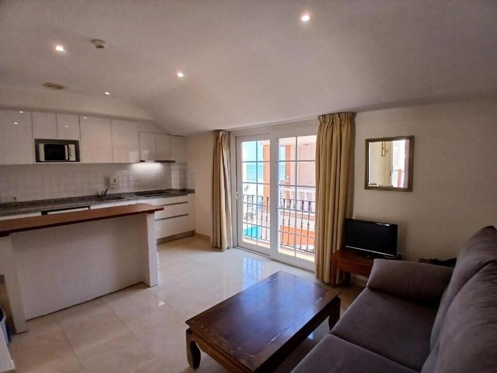 Imaginea Lloyds Beach Club 3*