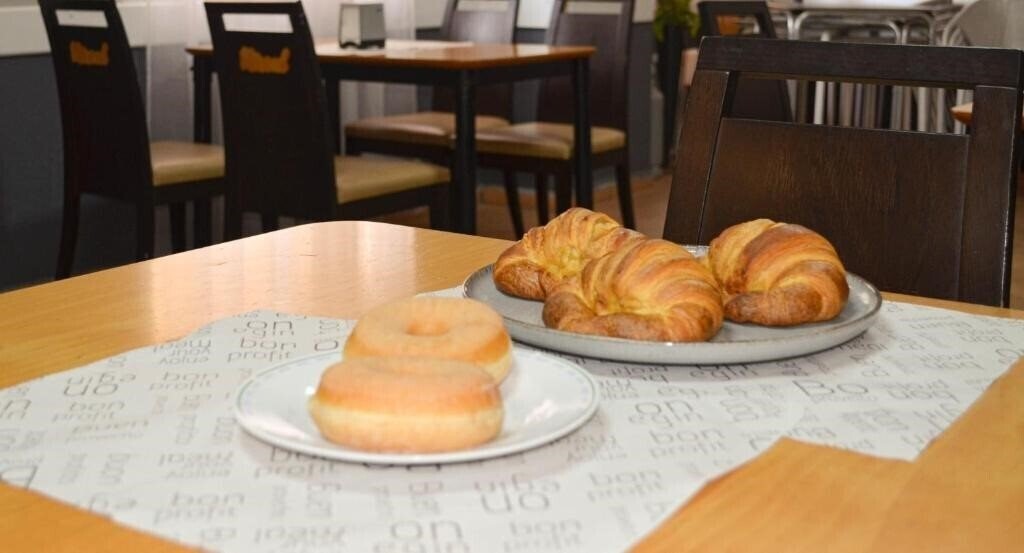 Imaginea Hostal Gran Via Levante 1*