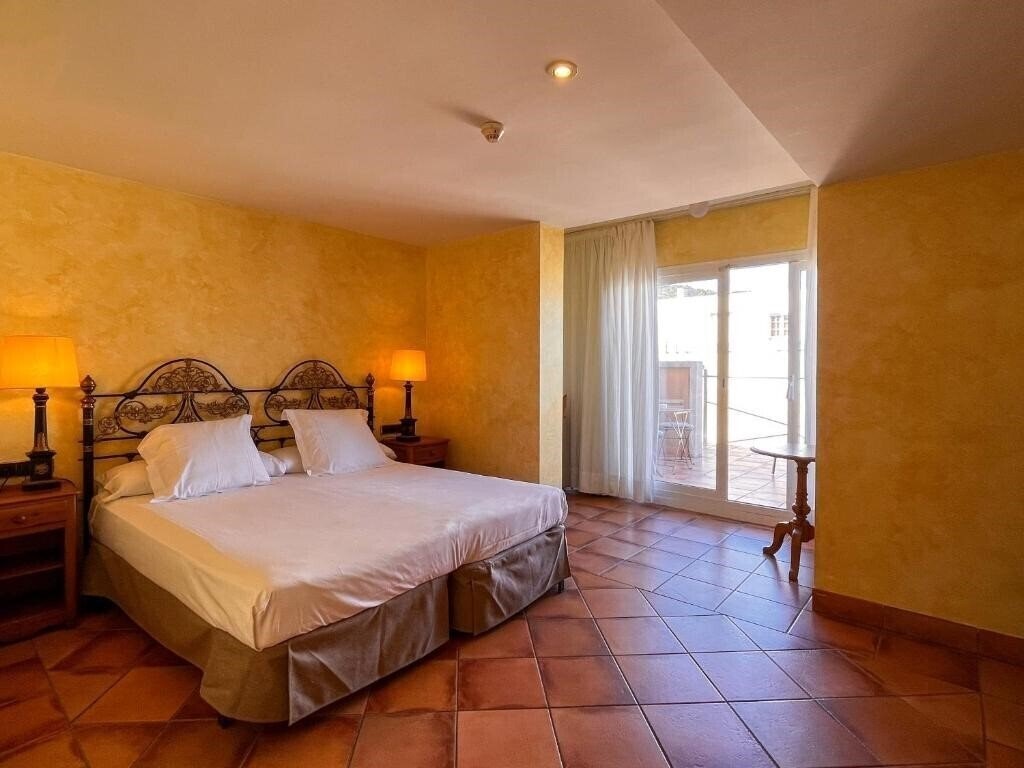 Hotel RVHotels Vila de Tossa (ex. Vila de Tossa, Hotel URH Vila Tossa) 4*