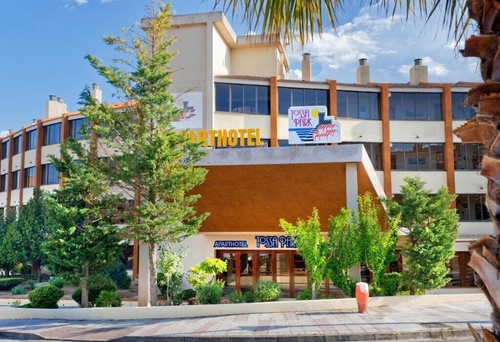 Фото GHT Tossa Park Aparthotel 3*