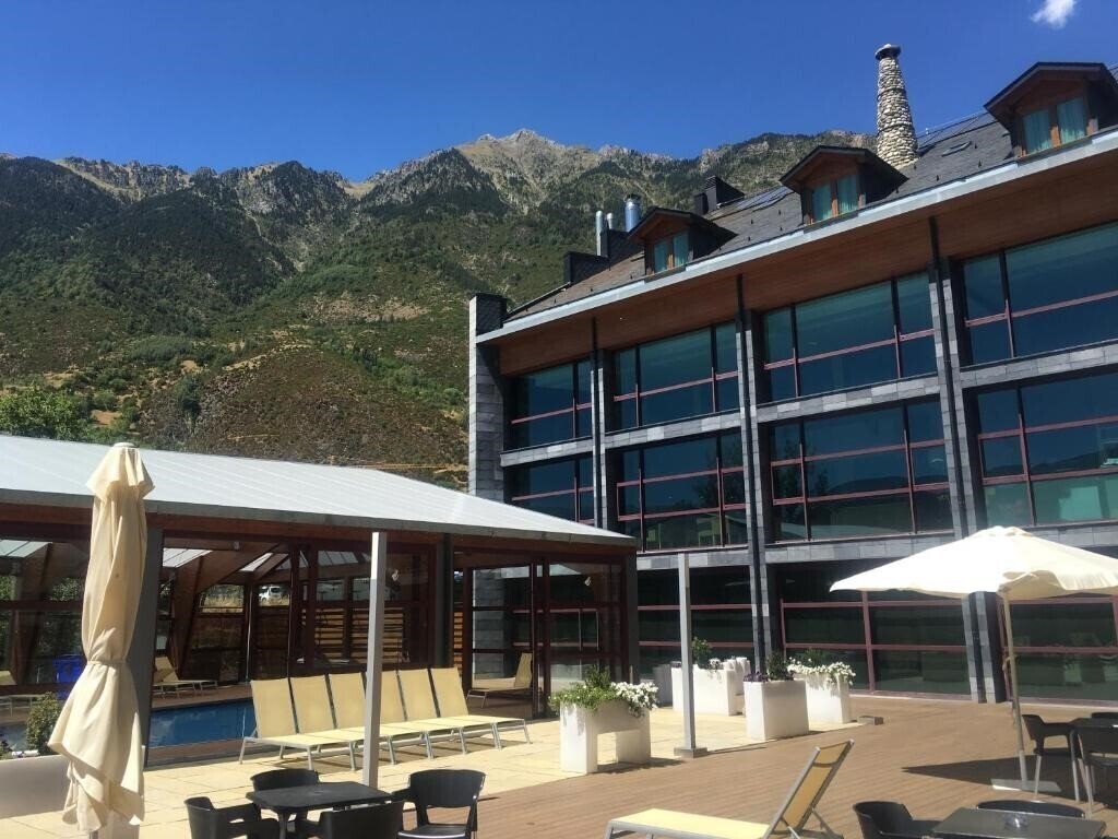 Imaginea Sommos Hotel Aneto (ex. Hotel Aneto) 4*