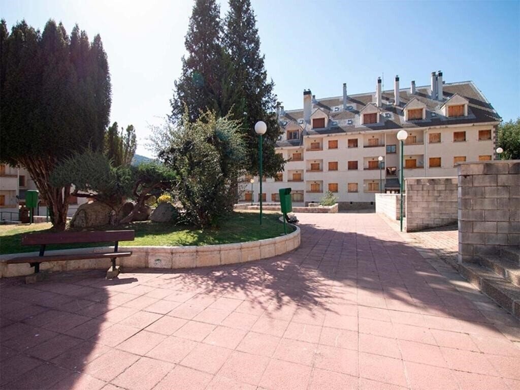 Hotel Apartamentos Villanua 3000 3*