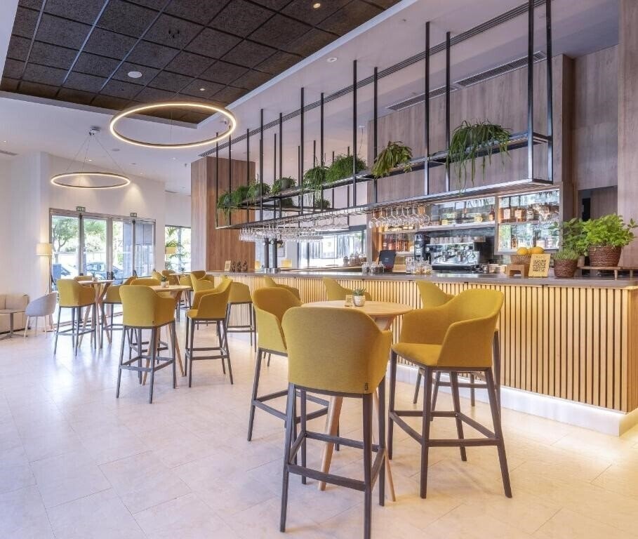 Hotel Tryp Valencia Oceanic 4*