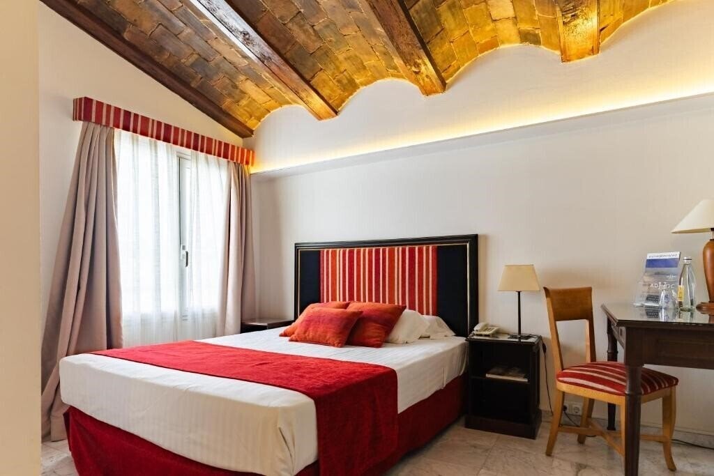 Отель Ad Hoc Monumental 3*