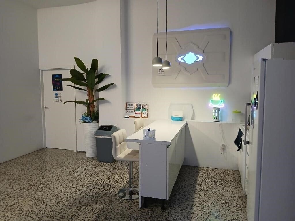 Fotografii Capsule Inn Valencia хостел