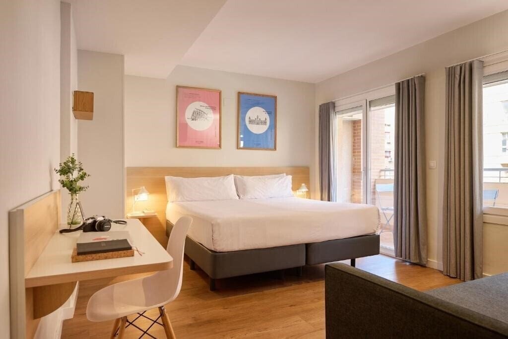 Fotografii Rooms Ciencias 2*