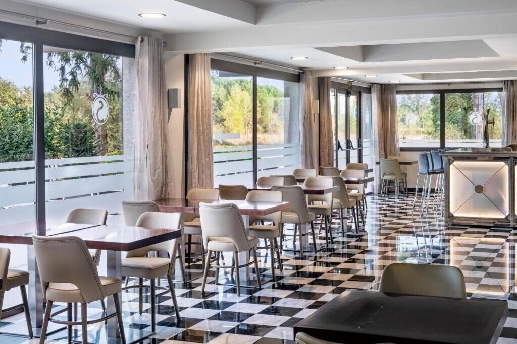 Картинка Salles Hotel Aeroport Girona 4*
