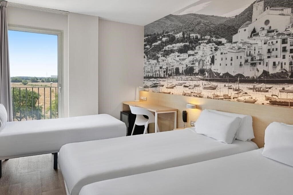 Фото B&B Hotel Girona 3 (ex. Holiday Inn Express Girona) 3*