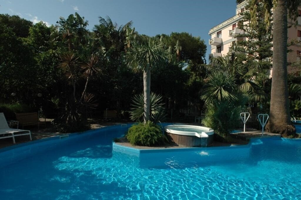 Отель Reginna Palace 4*