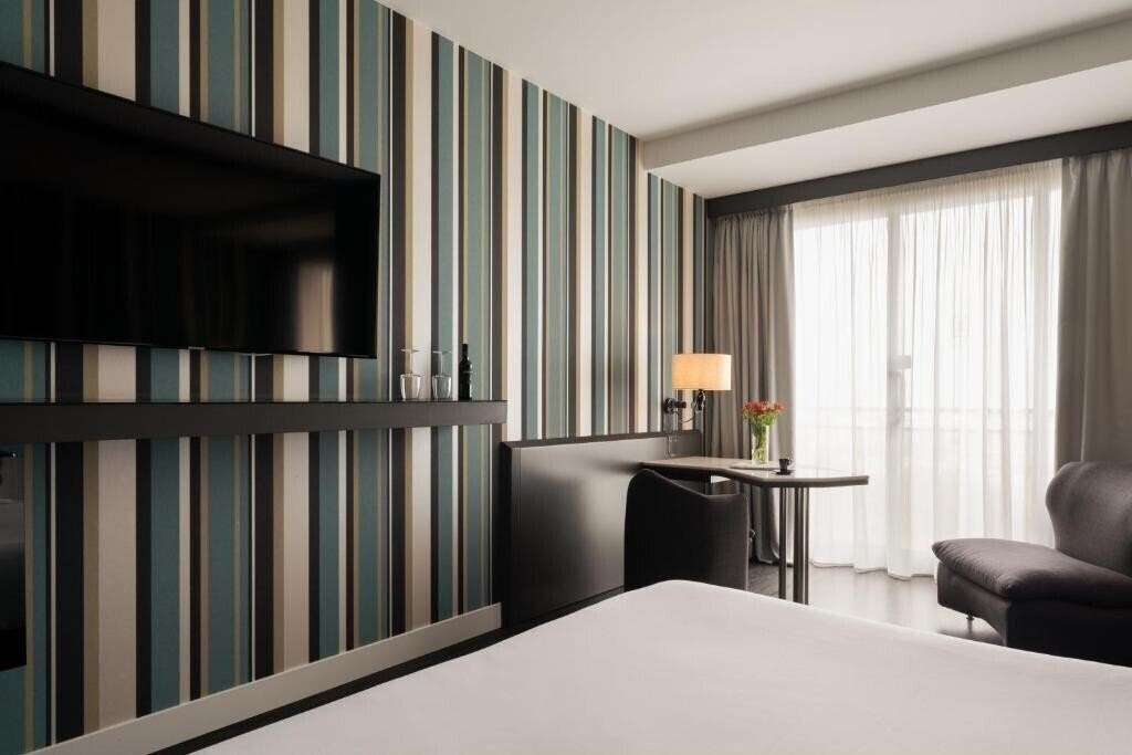 Imaginea The Nicolaus Hotel Bari 4*