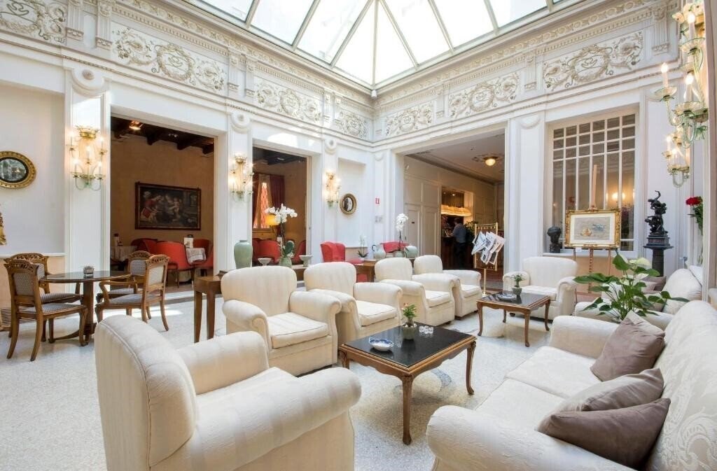 Hotel Corona D Oro 1890 4*