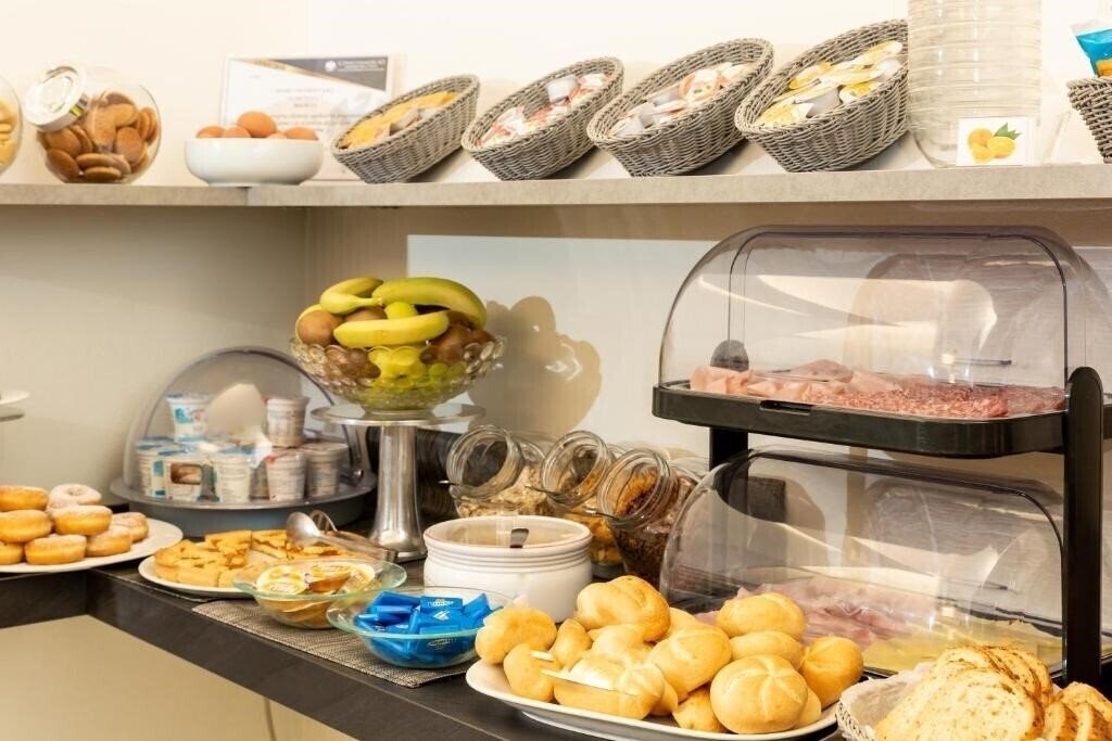 Imaginea University 3*