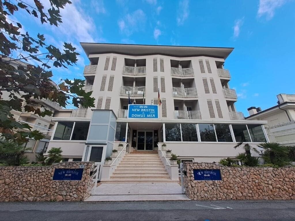 Отель New Bristol Sport & Domus Mea 3*