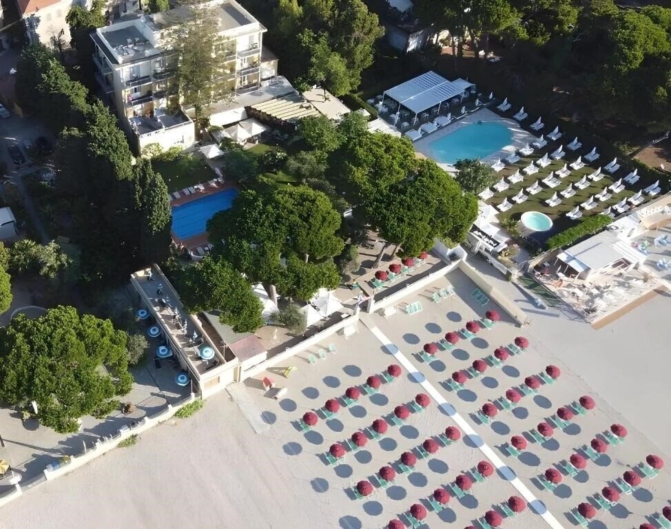 Отель Eden Park 4*
