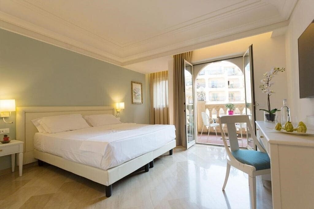 Hotel Hellenia Yaching 4*