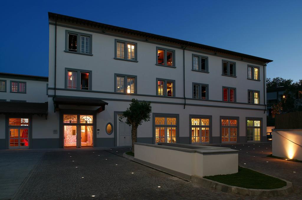Отель Una Hotel Vittoria 4*