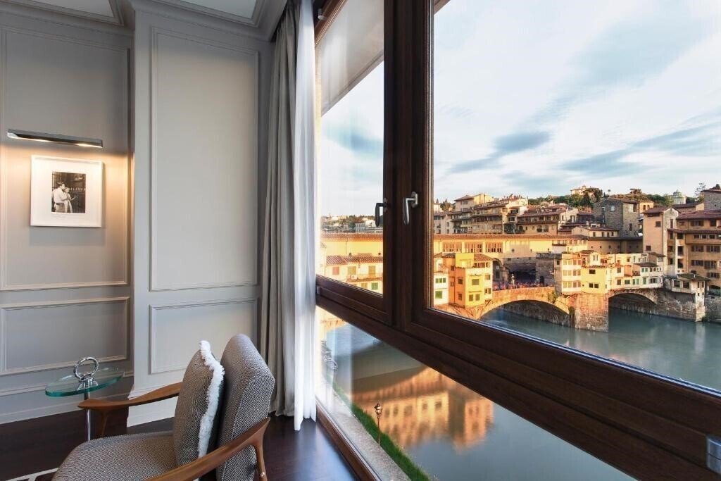 Hotel Portrait Firenze 4*