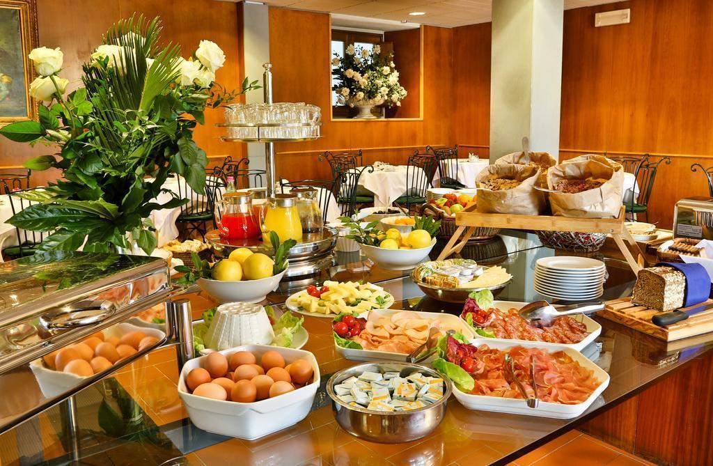 Fotografii Villa Gabriele D'Annunzio 4*