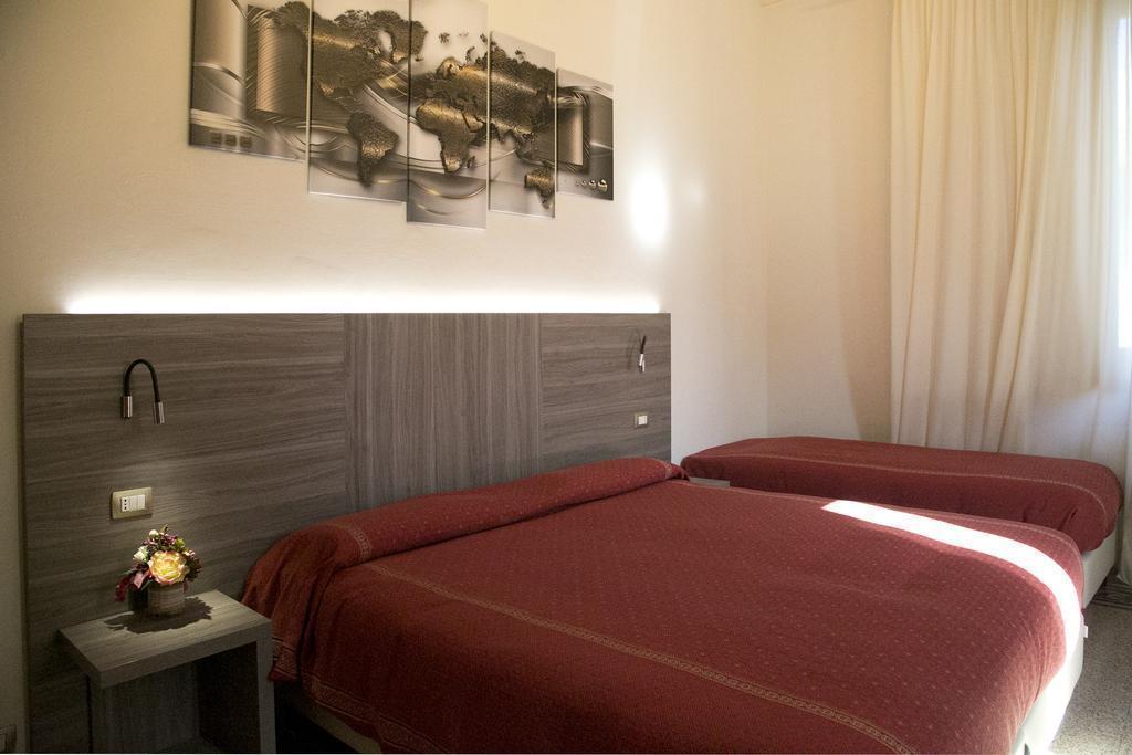 Отель Astrid 3*