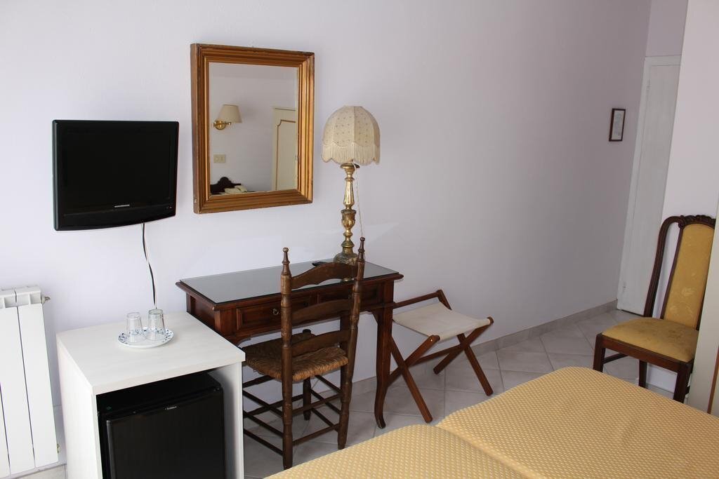 Fotografii Villa Mora Hotel (Giardini Naxos) 2*