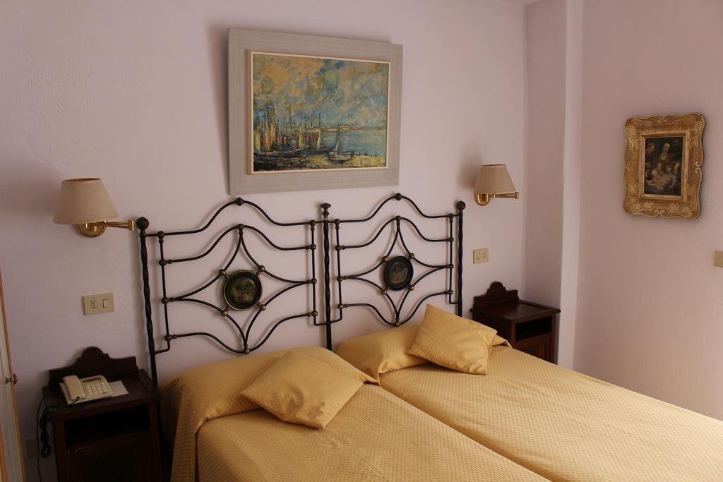 Imaginea Villa Mora Hotel (Giardini Naxos) 2*