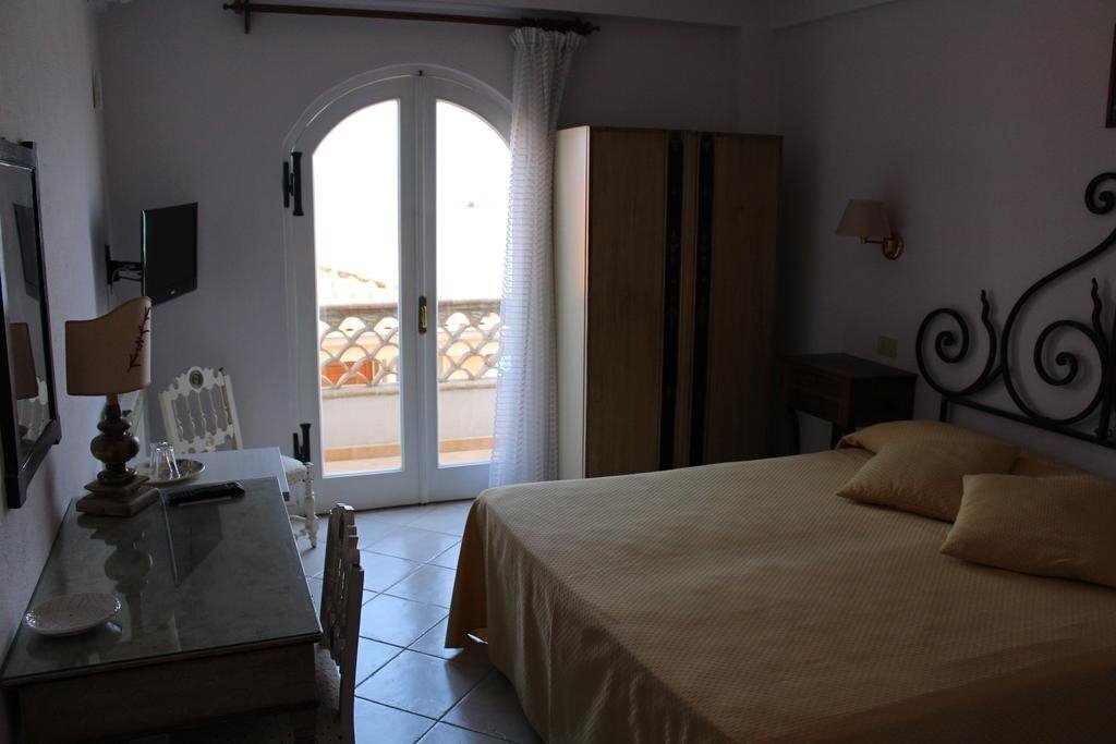 Imaginea Villa Mora Hotel (Giardini Naxos) 2*