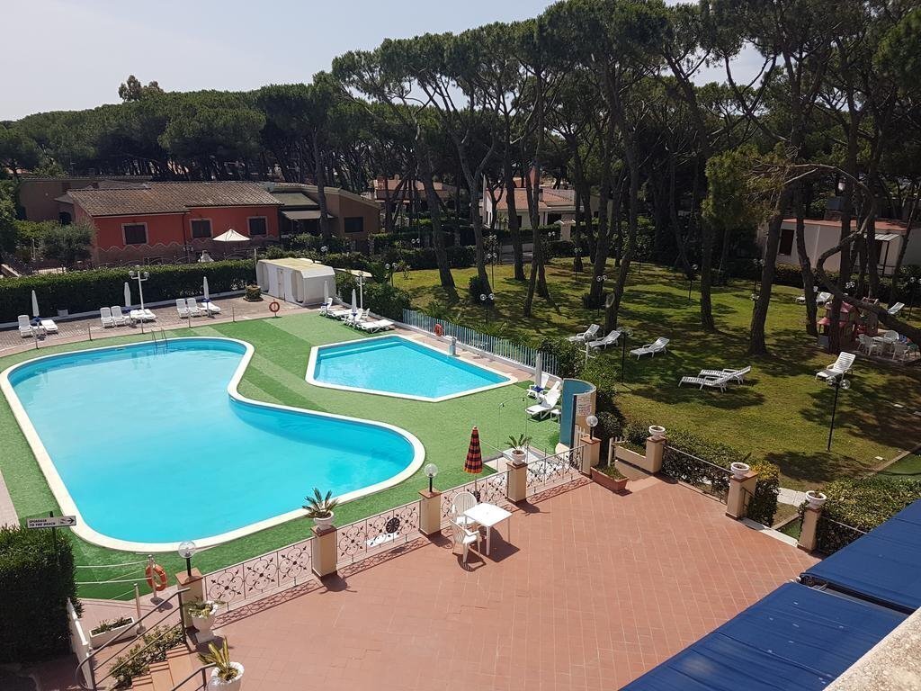 Отель Park Hotel (Baia Domizia) 3*
