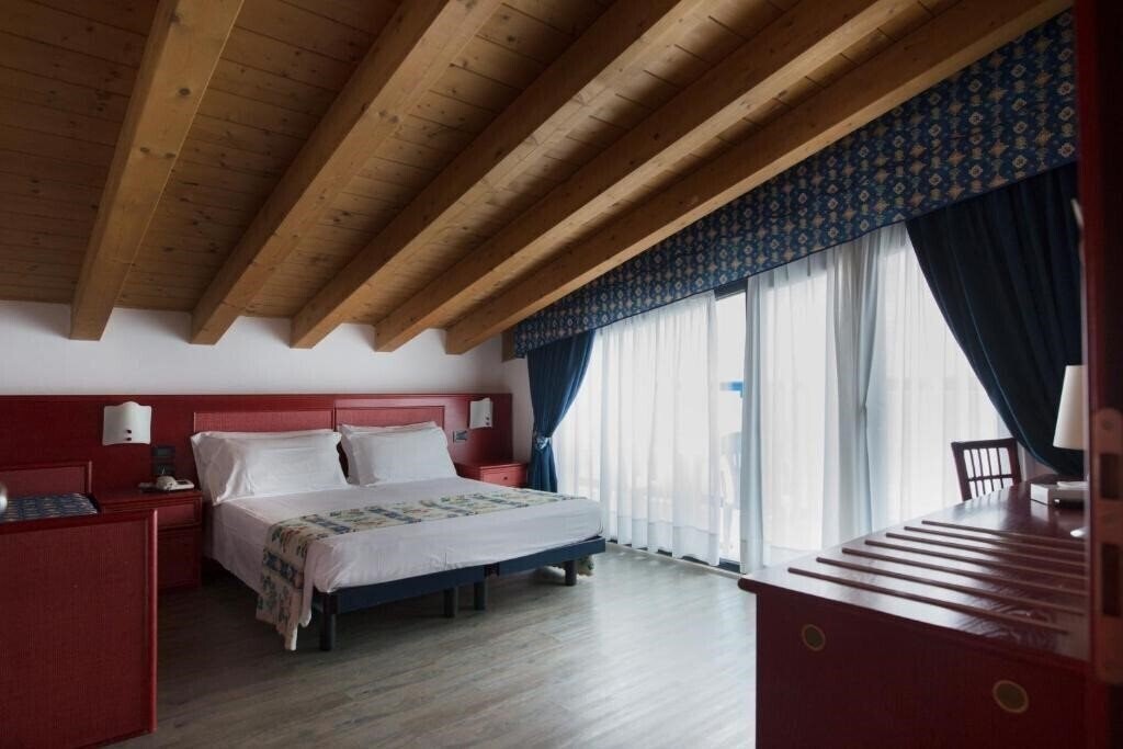 Fotografii Brioni Mare 4*