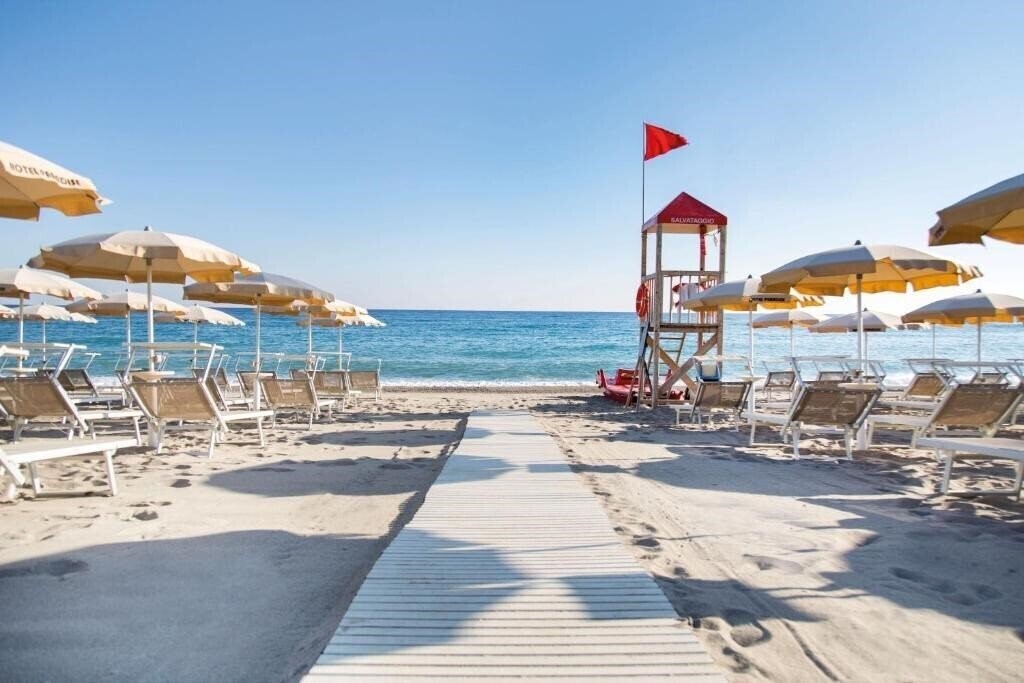 Imaginea Paradise Hotel Village (Porto Recanati) 2*