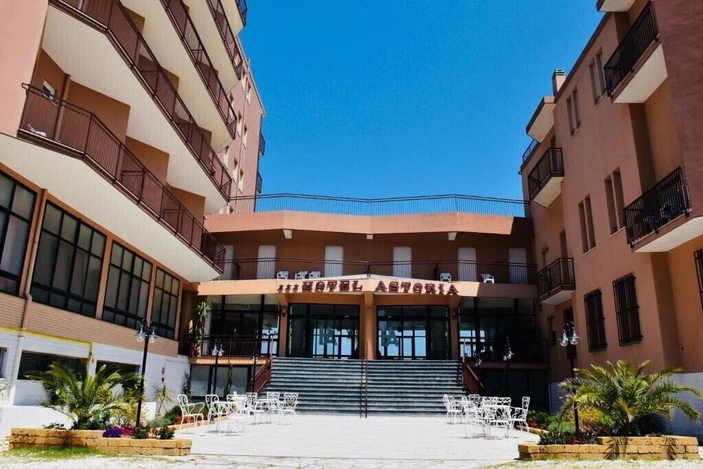 Отель Astoria Hotel (Pesaro) 3*