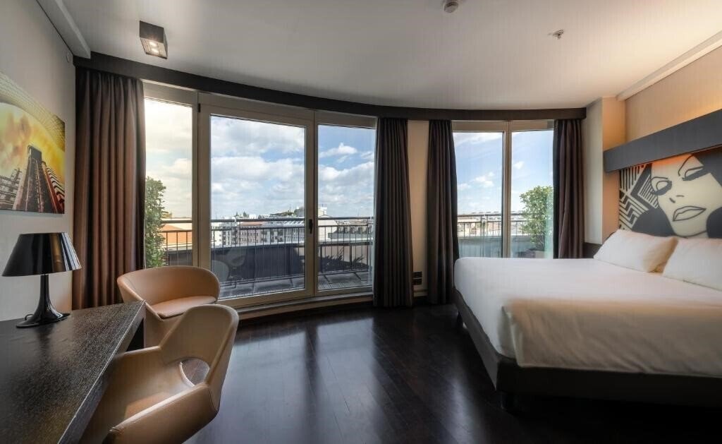 Imaginea Crowne Plaza Milan City 4*