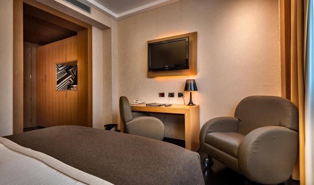 Imaginea Crowne Plaza Milan City 4*