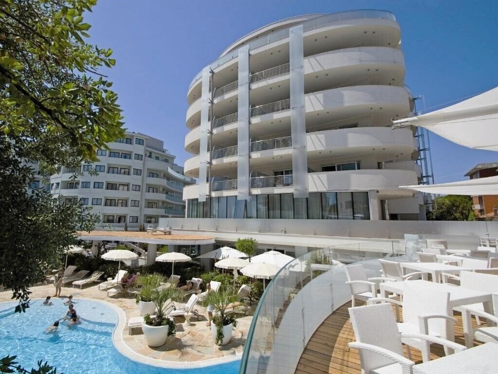 Отель Premier Suites Hotel 1*