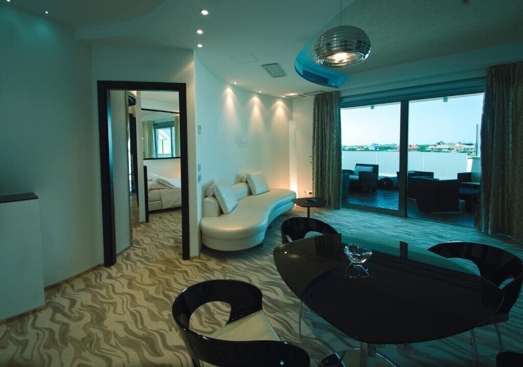 Фото Premier Suites Hotel 1*