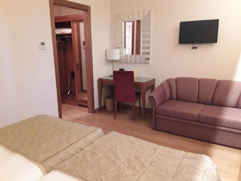 Hotel Monica Fiera 4*