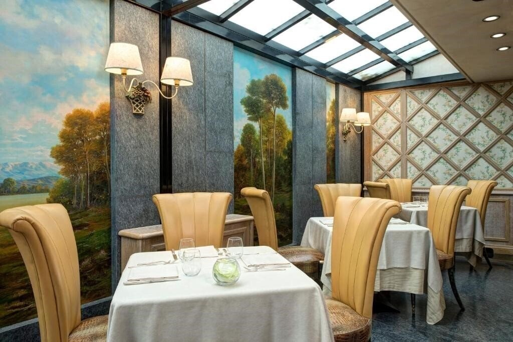 Hotel Capitol Hotel 4*