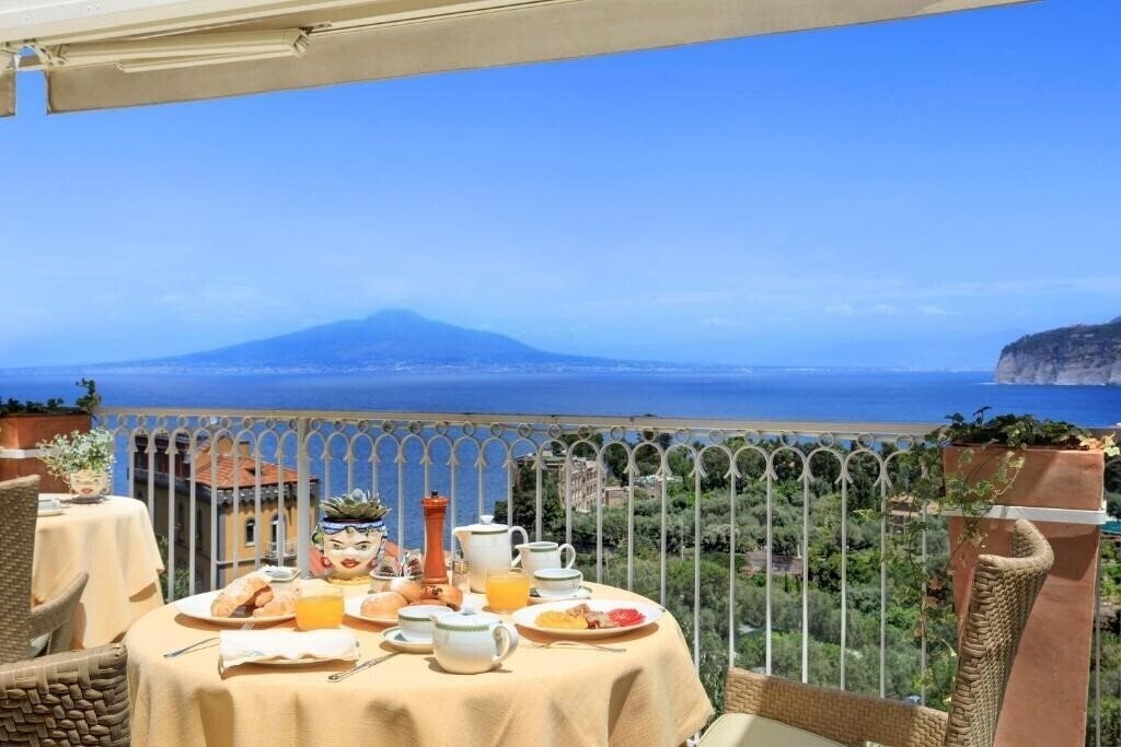 Imaginea Capodimonte Grand Hotel 4*
