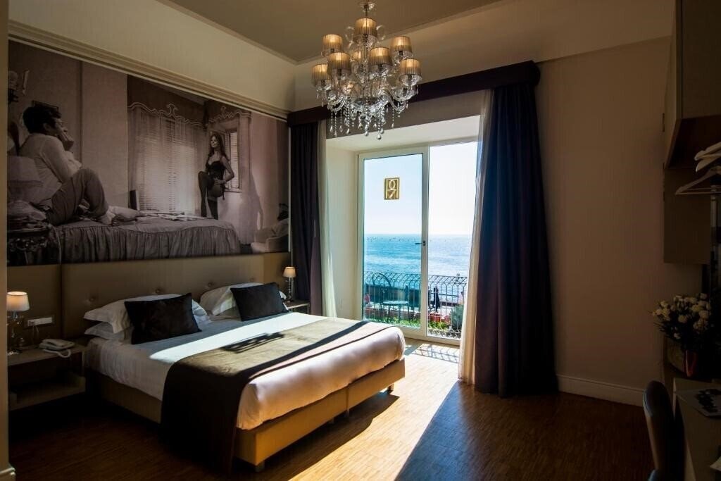 Hotel Partenope Relais 4*