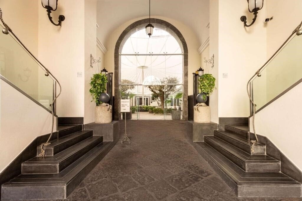 Hotel Palazzo Caracciolo 4*