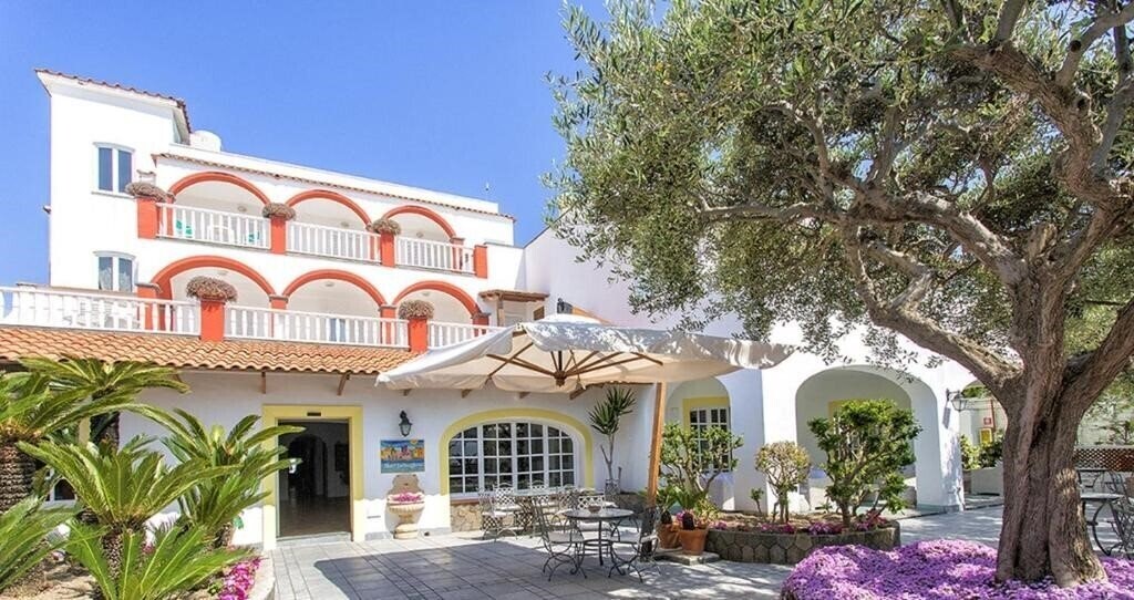 Отель La Scogliera 3*